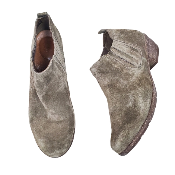 Clarks Shoes - Clarks Artisan Wilrose Jade Olive Taupe Suede Leather Boots Size 8.5